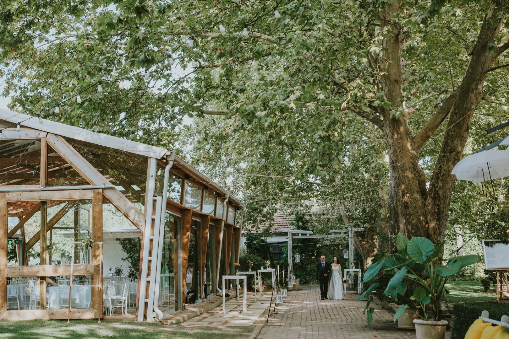 Drama-Free Wedding Budget The 50 / 30 / 20 Formula and How to Use It Wisely